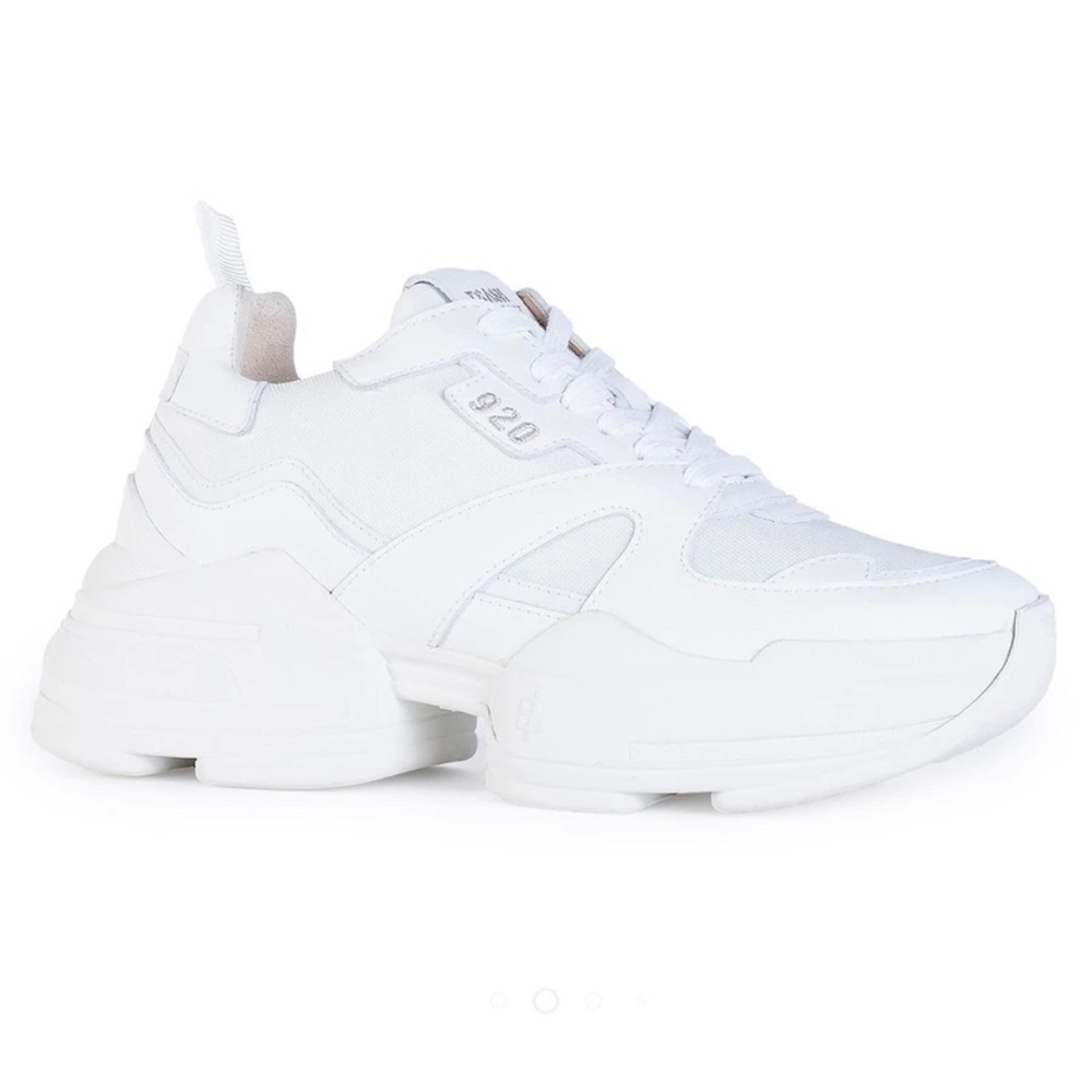 Trash Planet Billie 920 white sneakers